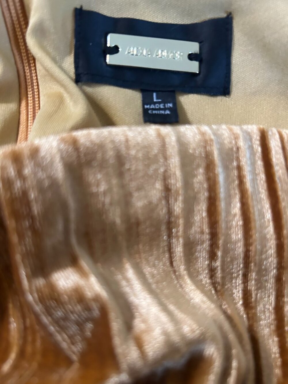 NWOT Alexia Admor Women's Pleated Boatneck Velvet Midi Dress Old Gold L Large - Picture 6 of 6